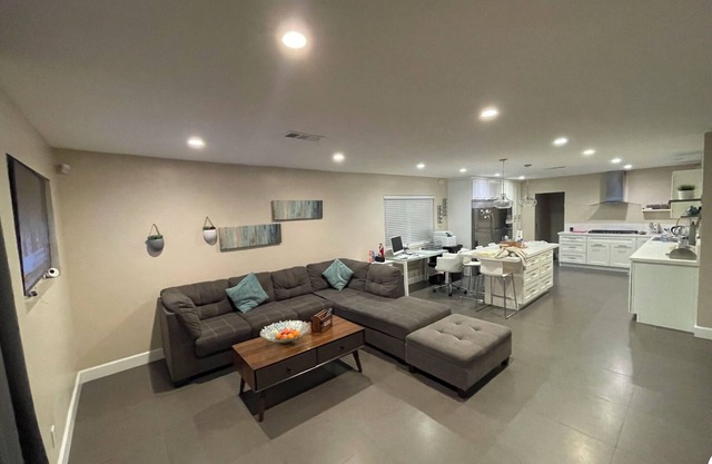 Gorgeous Remodeled 3 Beds, 2 Baths in Prime location.