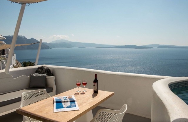 Gorgeous Santorini Suite | Senior Suite | Breathtaking Caldera Sea & Sunset.