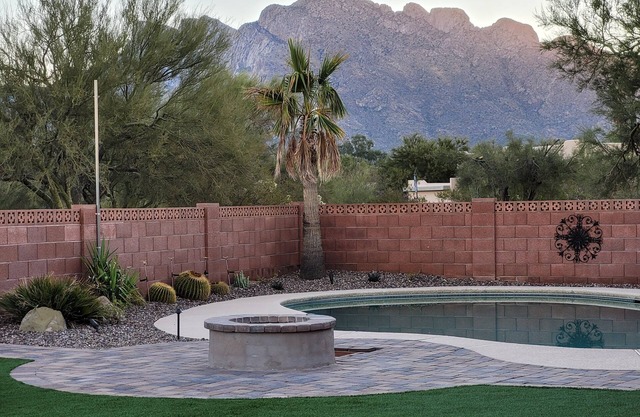 Gorgeous Views, Landscaping, Pristine Pool Near Catalina Mountains, WiFi, More!