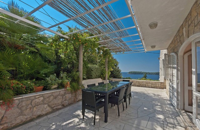 Gorgeous villa with unforgettable view and swimming pool
