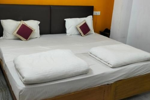 Goroomgo Rekha International Rajgir