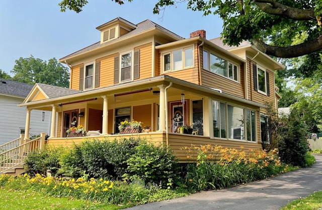 Gracious Guest House for Family Gatherings