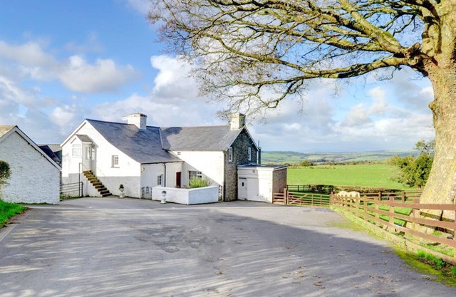 Granar y Garth - Two Bedroom House, Sleeps 4