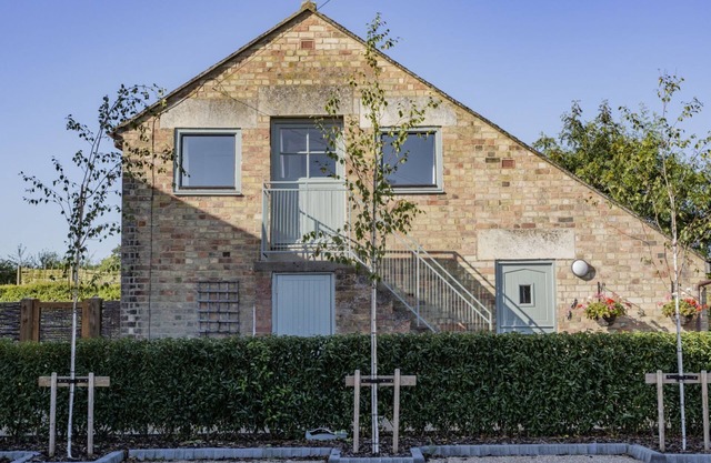 Granary at Hunt Court - sleeps 4 guests in 2 bedrooms