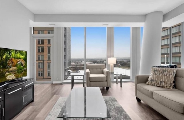Grand 2 Bed Apartment w Balcony | Crystal City Arlington | by GLS