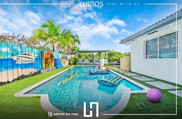 Grand 6BR Escape: Resort Pool, Beach & Mini Golf