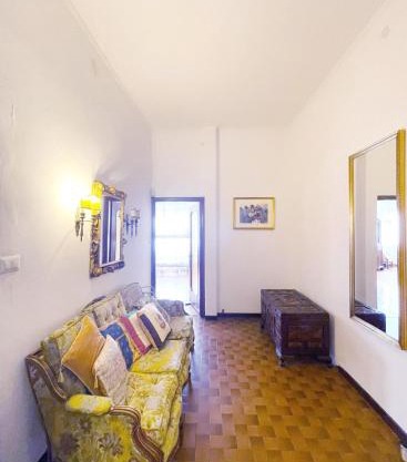 Grand Apartments Corner 32