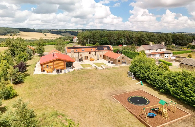 Grand Country Estate 3 Hot Tubs Sleeps 16 near Durham City & Bishop Auckland