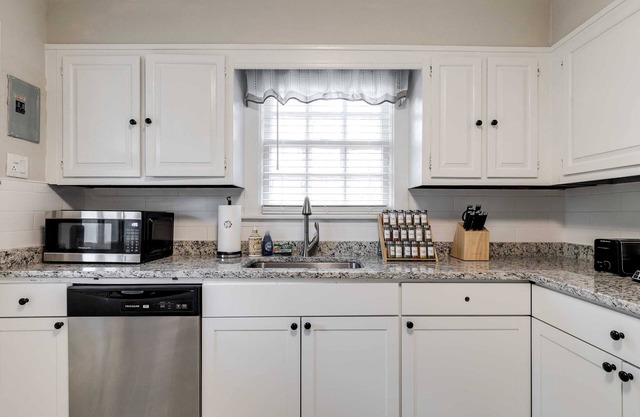 Grand historical family house in peaceful neighborhood 4AB