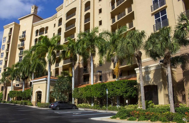 GRAND ISLES III, 5th Floor Condo w/an AMAZING SUNSET VIEW in a Tropical Setting