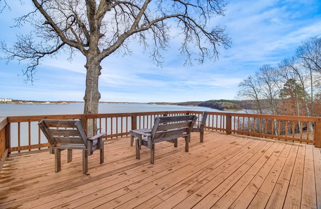 Grand Lake Views: Pet-Friendly Jay Getaway!