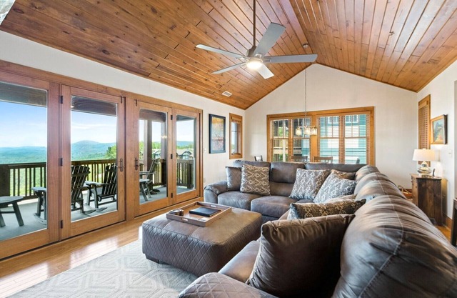 Grand Oaks RL6 -Mountain Views, Gated Resort, Indoor/Outdoor Pools and Hot Tub, Fitness Area, Fis.