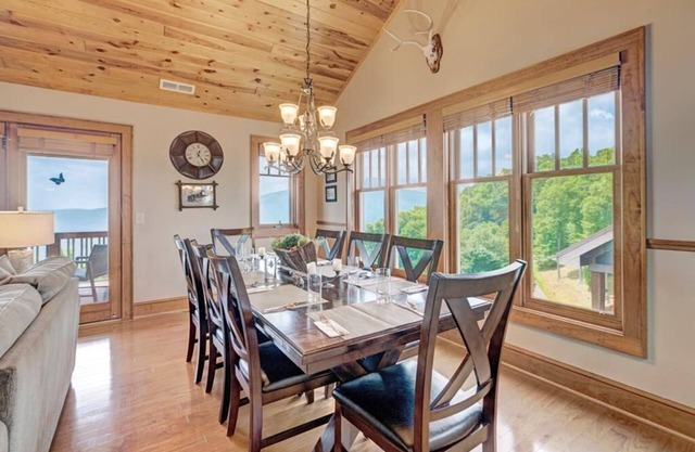 Grand Oaks RS6- Mountain Views, Gated Resort, Indoor/Outdoor Pools and Hot Tub, Fitness Area, Fis.