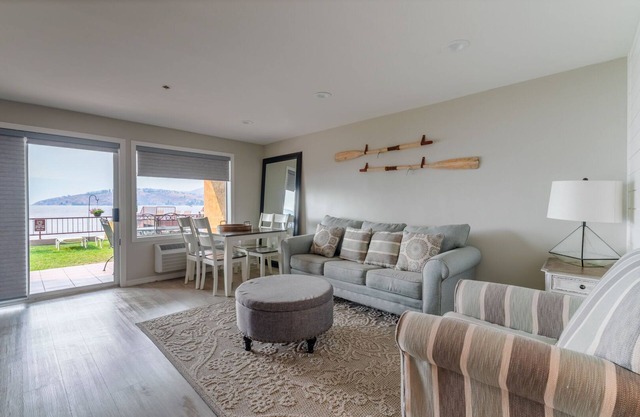 GrandView 105 - Luxury Waterfront Condo