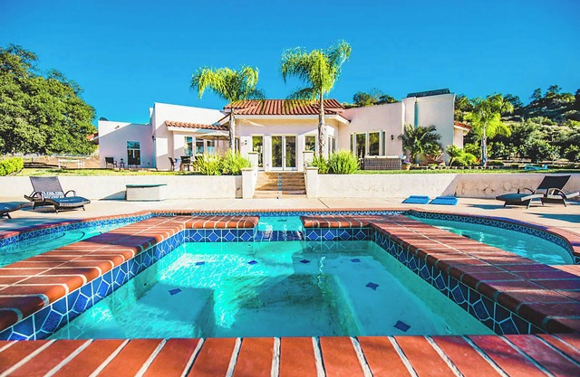 Grapevine by AvantStay | Secluded 5BR Villa | 4 Acres of Vineyards & Avo Groves!