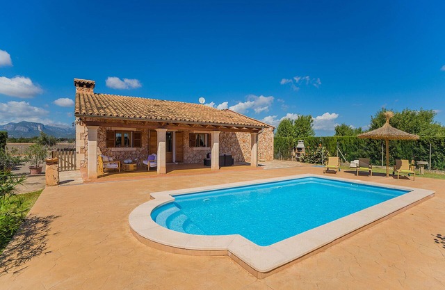 GRAU PETIT Natural stone villa with swimming pool and Wi-Fi