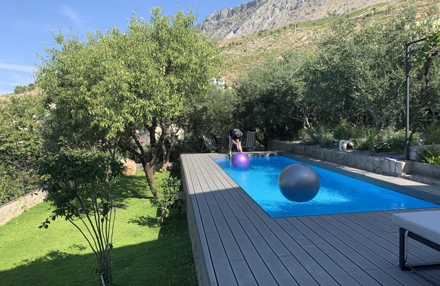 Great 4-bedroom villa w heated eco pool