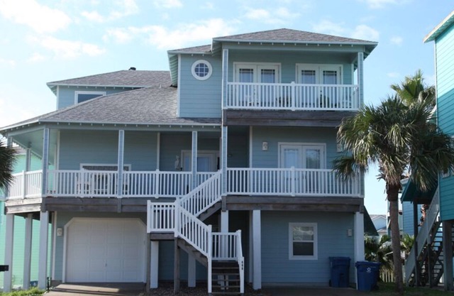Great Beach House for family and friends!