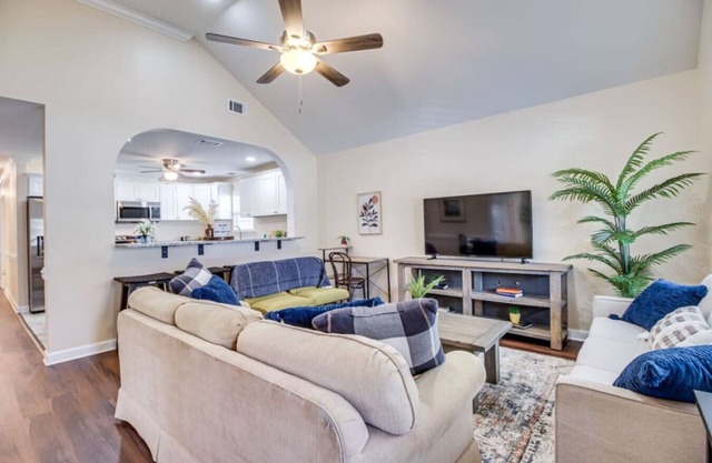 Great Downtown 4BR | 8 Beds + Foosball Fun