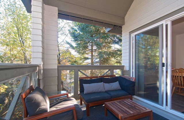Great Family Townhome in Quiet Blueberry Hills! 1.5 miles from Village + Life with Mountain Views.