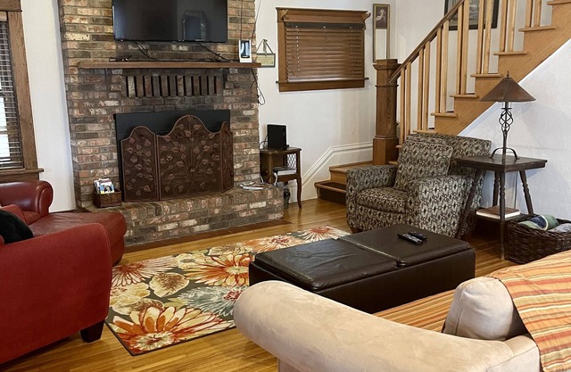 Great Getaway Enjoy Lake Living ~ 20 minutes from St Paul and Wisconsin