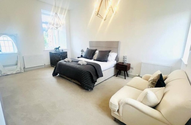 Great Glen Townhouse - 5 mins drive from City Centre