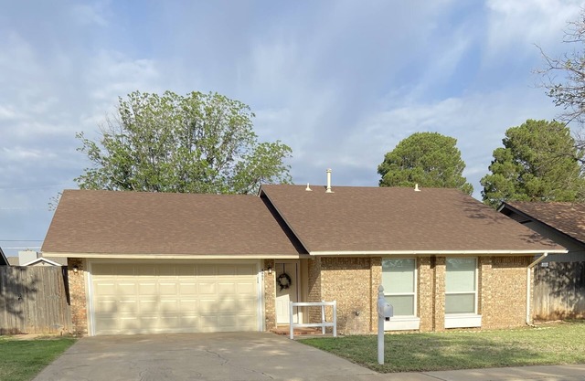 Great Home In The Middle Of Everything!