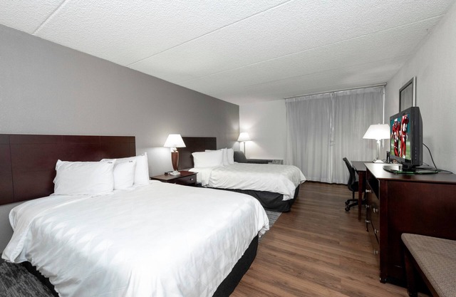Great Hotel For The Price & Close To The Turnpike! Onsite Bar, FREE Parking!