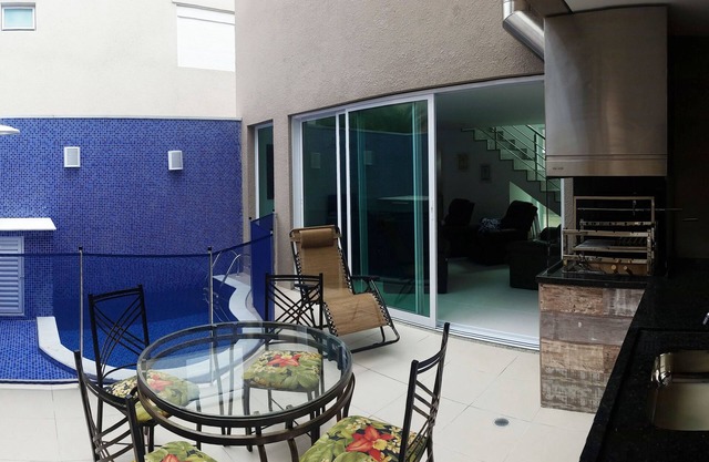 GREAT HOUSE IN JUQUEHY, 4 SUITES, 4 VACANCES, WELL LOCATED