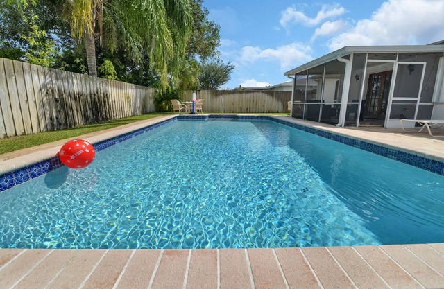 Great house with heated pool, full kitchen, and enclosed yard!