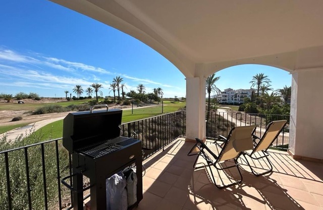Great Location 5 minutes walk to bars, shops, restaurants & supermarket