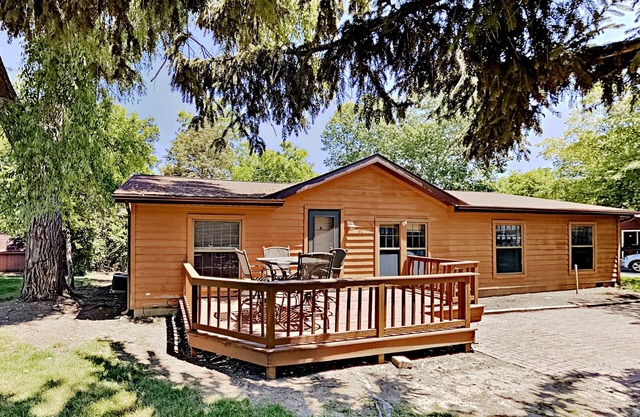 Great location-A New Guest Favorite-4 BR Home- Island Club - Sleeps 12 - IC61