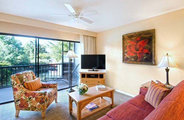 Great Location! Modern Suite with Private Balcony