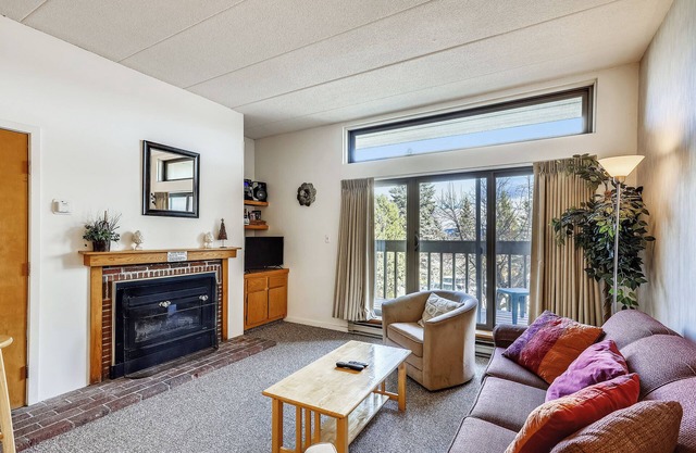 Great open floor plan at the base of Killington. Wonderful outdoor pool and hot tub. Close to golf and hiking.