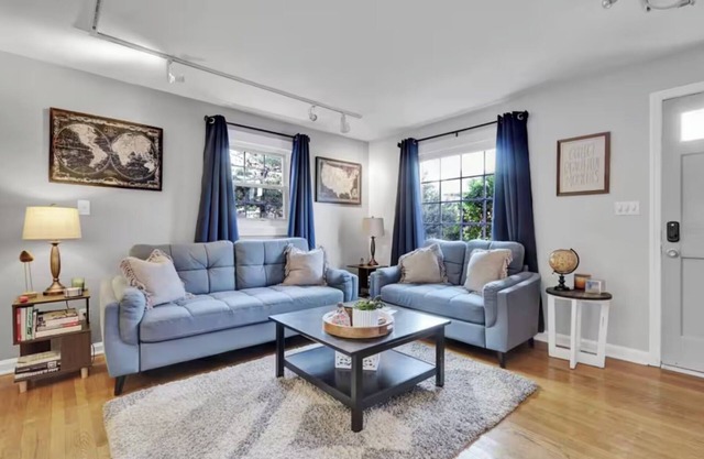 Great place to stay in Alexandria, close to the Metro and parking for two vehicles.