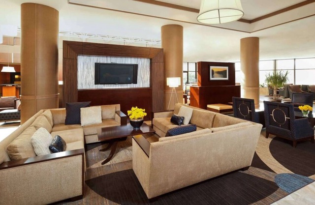 Great Relaxing Overnight Stay! 3 Great Units, Pool, Onsite Restaurant, Pet-friendly
