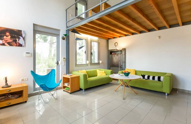 Green Bay Villa with pool by JJ Hospitality-
