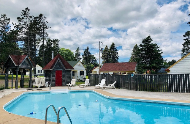 Green Gables Bungalow Court