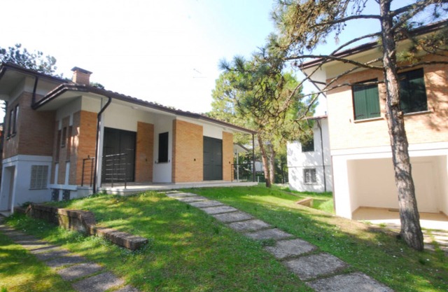 Green Retreat Dream Villa with Garden - Beahost