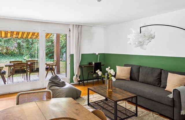 Green Terrace: Spacious Apartment