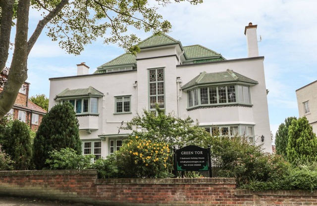 GREEN TOR, pet friendly, luxury holiday cottage in Scarborough