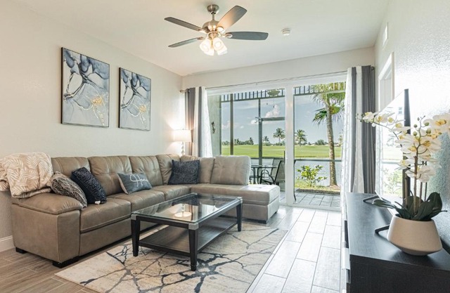 Greenlinks at Lely Luxury White Orchid Fully Renovated Modern 1st floor 3bdr Golf Resort Villa