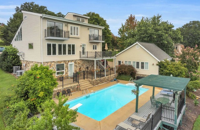 Greenville Pool House Escape - Views & Family Fun