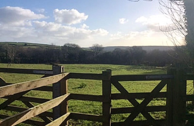Grooms Cottage- Sleeps 4 in 2 bedrooms plus 2 to 4 dogs depending on size.