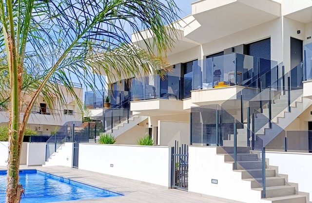 Ground floor, 100m from beach, pool, wifi, parking