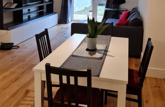 GROUND FLOOR APARTMENT WITH GARDEN IN COLINDALE, LONDON.