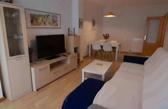 Ground Floor Family Apartment with Pools and Parking in Jaca