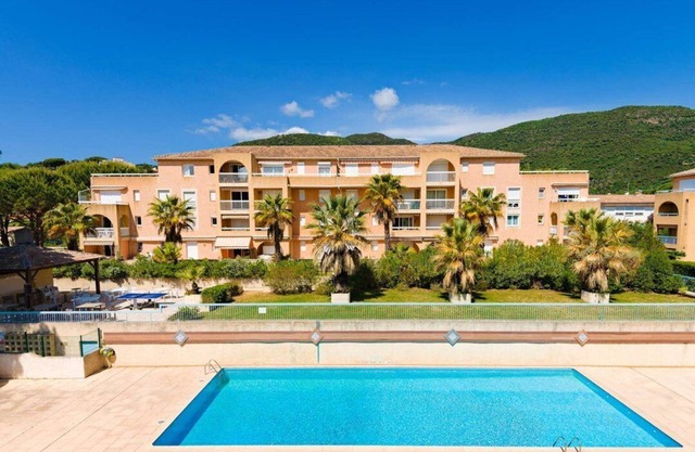 Groundfloor apartment in a residence with swimming pool