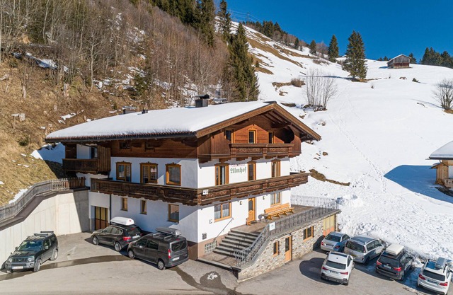 Group home with terrace, balcony and ski storage
