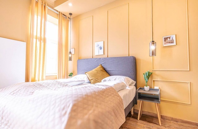 Group-Friendly 4BR | Close to Westbahnhof